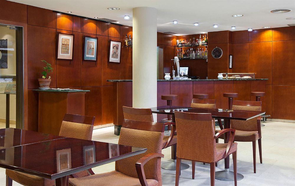 Nh Ciudad De Santander Hotel Restoran foto
