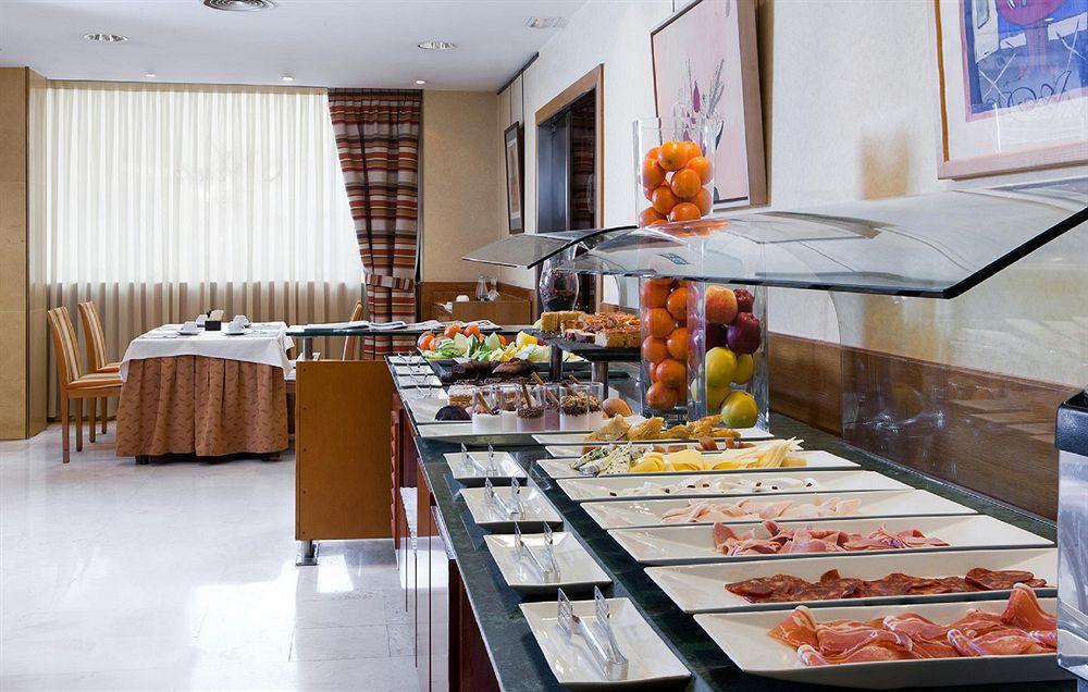 Nh Ciudad De Santander Hotel Restoran foto