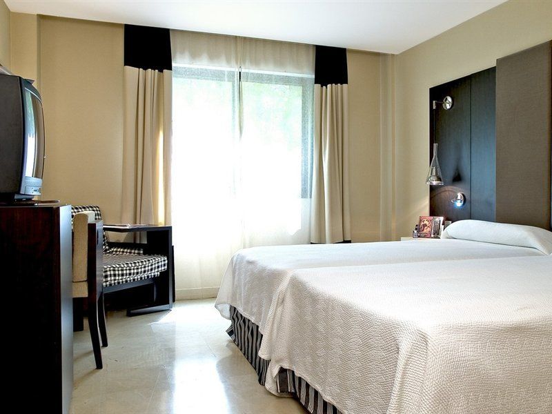Nh Ciudad De Santander Hotel Bagian luar foto